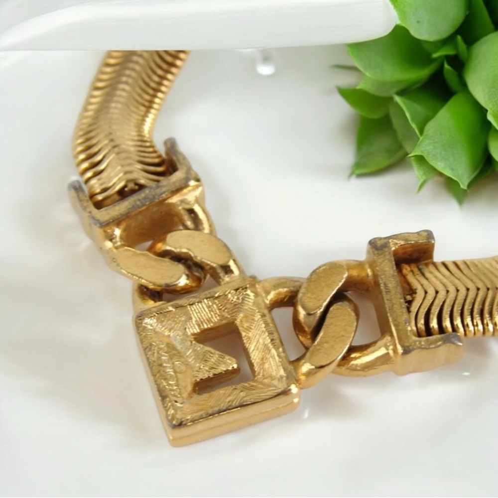 GIVENCHY Signature Necklace ๐๐ฅ - Picture 5 of 10